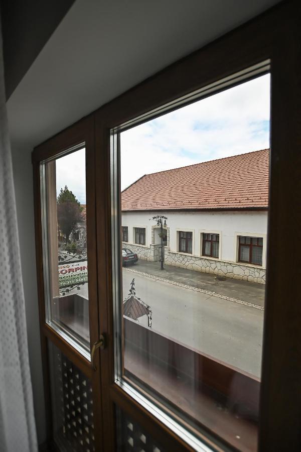 Vasko Panzio Borpince Bed and Breakfast Tokaj Eksteriør billede