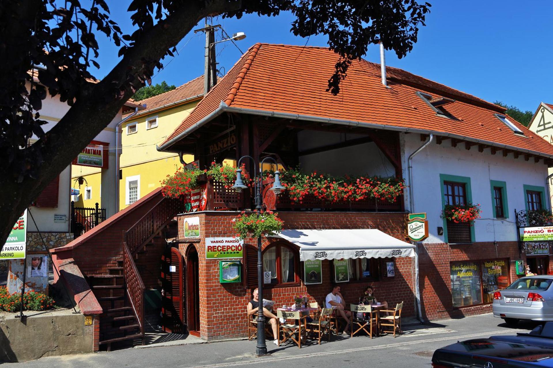 Vasko Panzio Borpince Bed and Breakfast Tokaj Eksteriør billede